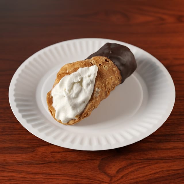 Cannoli.